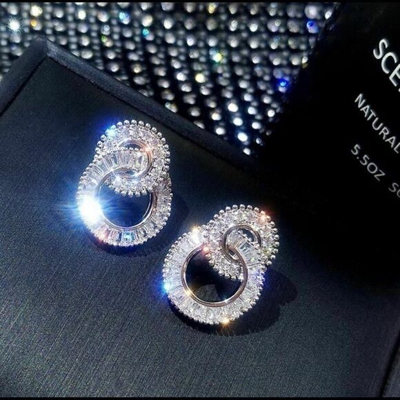 + 18k White Gold Diamond Earrings - Picture 4 of 7